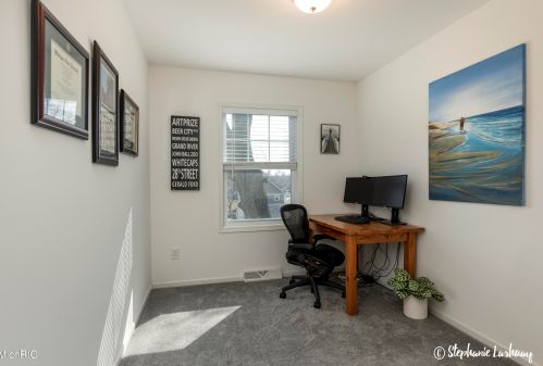 836 Sigsbee St, Grand Rapids MI 49506-2539 exterior