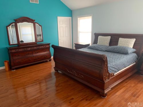 29 Netherwood Cir, Edison NJ  08820-1661 exterior