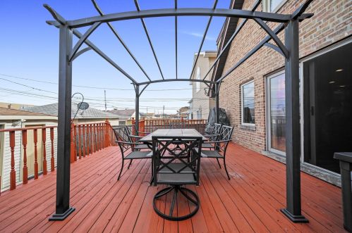 6129 Mcvicker Ave, Chicago IL 60638-4325 exterior