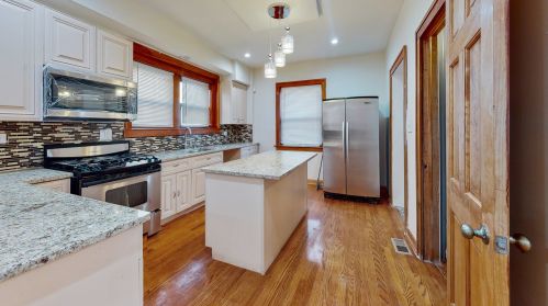 10643 Perry Ave, Chicago IL 60628-3428 exterior