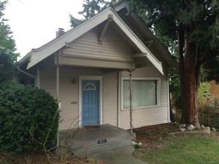 3826 Meridian Ave, Seattle, WA 98103-8345