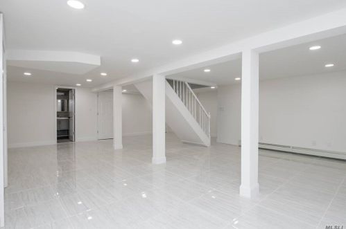 400 Emerson Pl, Valley Stream NY 11580-2805 exterior