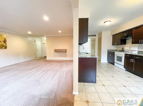 410 Edison Glen Ter, Edison NJ  08837-2925 exterior