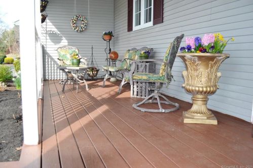 79 Dibble Hollow Ln, Windsor Locks, CT 06096-2700