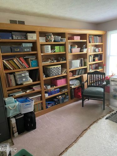 8666 Mdw Ln, Berrien Springs MI 49103-1425 exterior