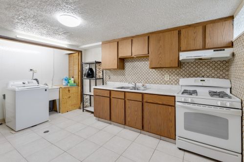 8232 Catherine Ave, Chicago IL 60656-1110 exterior