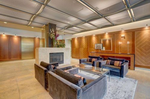 100 Wisconsin Ave, Madison WI  53703-2104 exterior