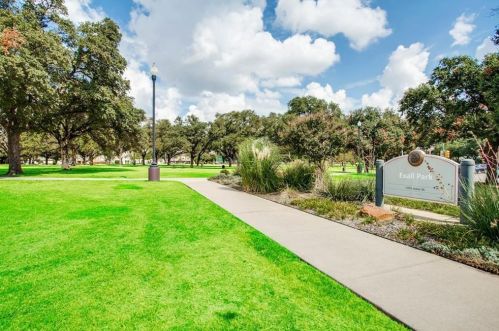 3030 Bryan St, Dallas TX  75204-6104 exterior