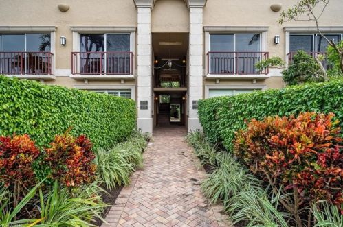 245 2nd St, Naples FL 34117-9338 exterior