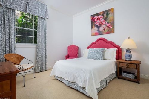 720 Bentwater Cir, Naples FL 34108-6718 exterior