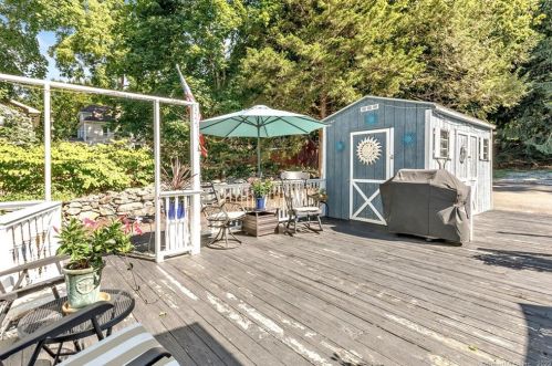 143 St, Seymour CT 06483-2910 exterior