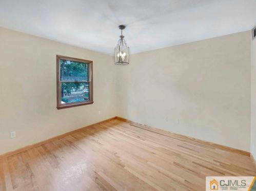 37 Carpenter Pl, Metuchen NJ 08840-2521 exterior