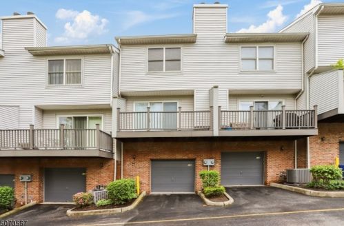 136 Panorama Dr, Edgewater NJ  07020-7241 exterior