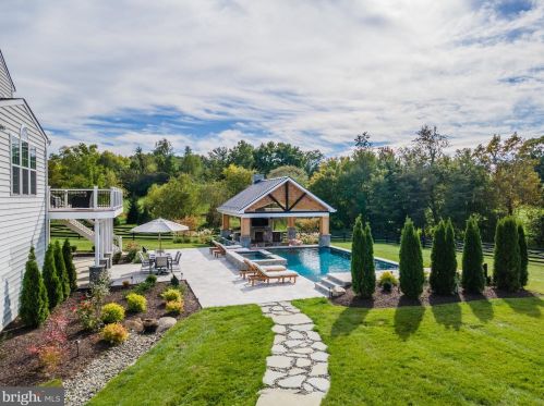 23073 Creighton Farms Dr, Leesburg VA 20175-6491 exterior