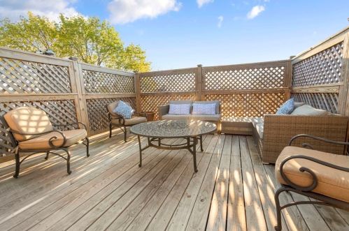 16 Claflin Rd, Brookline MA  02445-4432 exterior