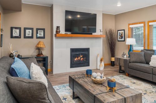 6649 Is Bch Dr, Duluth MN 55803-9379 exterior