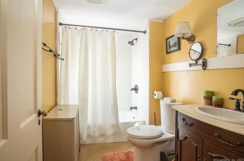 340 Lincoln St, New Britain CT 06052-1640 exterior