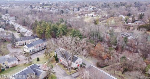 1439 Lantern Ln, Rochester MI 48306-4240 exterior