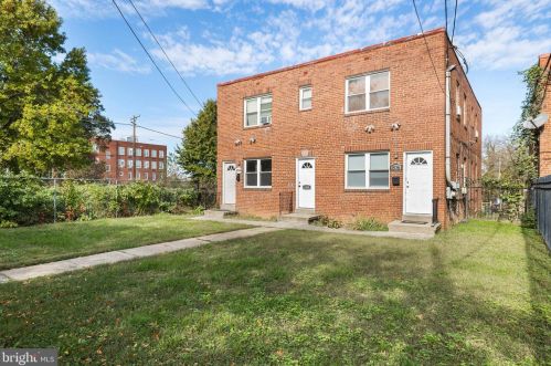 1802 Q St, Washington DC  20020-5426 exterior