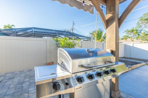 523 107 Ave, Naples FL 34108-1854 exterior