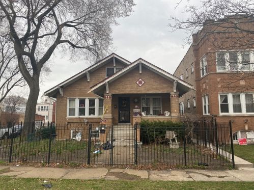 4058 Oakdale Ave, Chicago IL 60657-4025 exterior