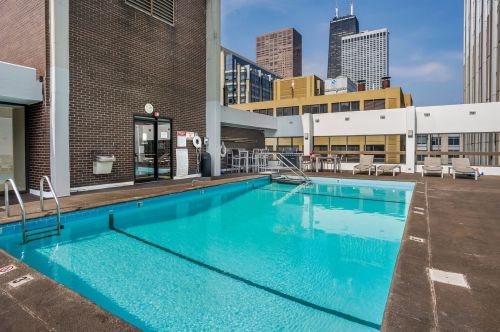 230 Ontario St, Chicago IL  60611-3605 exterior