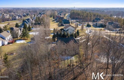 1860 Tall Pne Dr, Grand Rapids MI 49546-7923 exterior