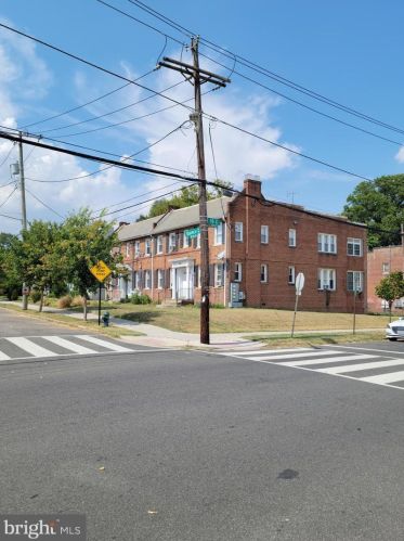 3918 10 St, Washington DC 20002-3736 exterior