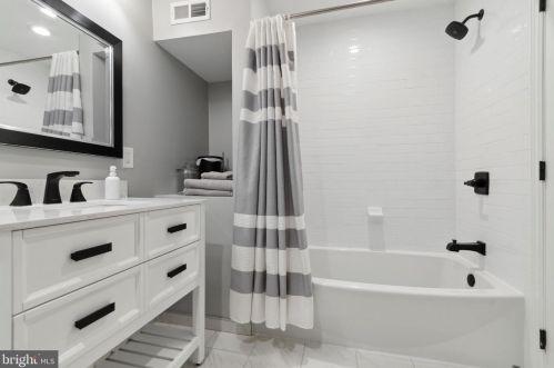 1304 Cleveland St, Philadelphia PA  19146-4605 exterior