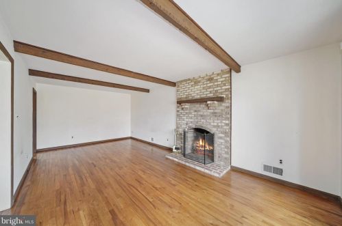 9924 Bedfordshire Ct, Rockville MD 20854-2015 exterior