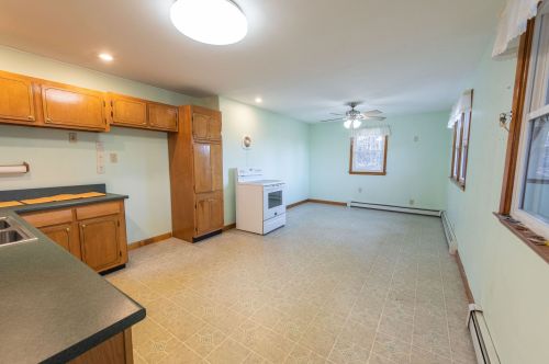 38 Oak St, Concord, NH 03301-2422