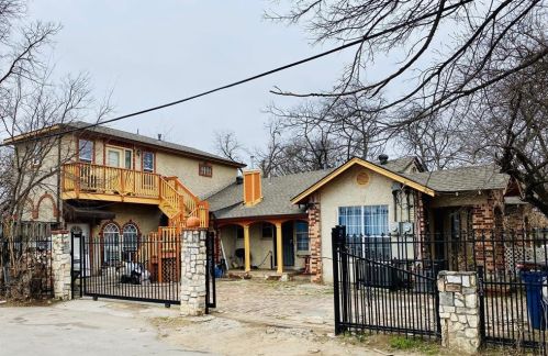 203 Fitzhugh Ave, Dallas, TX 75246-1221