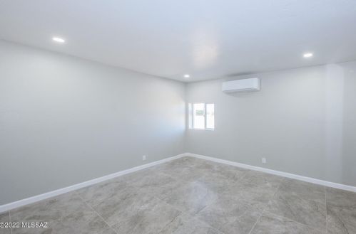 8648 Kenyon Dr, Tucson AZ  85710-4234 exterior