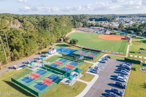 29 Mystic Point Dr, Bluffton SC 29909-2073 exterior