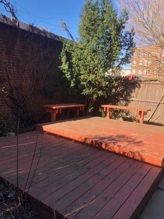 24 Mattoon St, Springfield MA 01105-1715 exterior