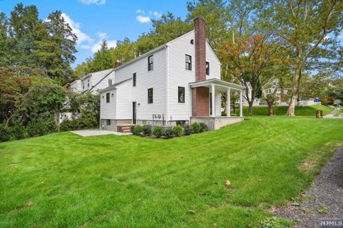 586 Palisade Ave, Teaneck NJ 07666-3145 exterior