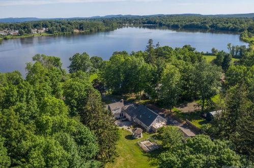 158 Batterson Park Rd, Farmington, CT 06032-2528