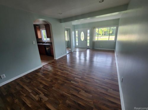 1574 Wattles Rd, Troy MI  48085-5019 exterior