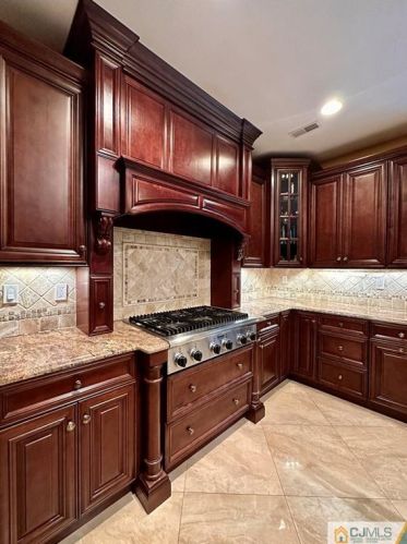 21 Southfield Rd, Edison NJ 08820-3141 exterior