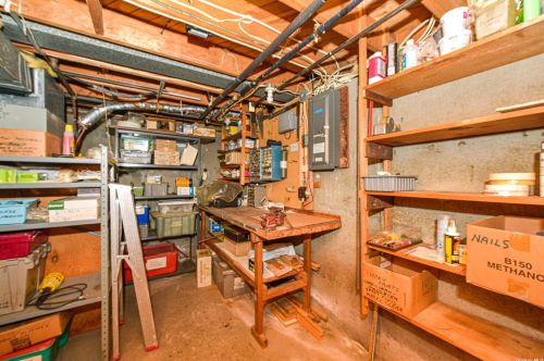 21 Arden Ln, Commack NY 11725-1301 exterior