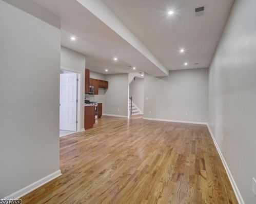 236 Woodside Ave, Newark NJ  07104-3114 exterior