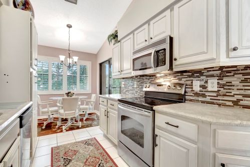 2303 Aspen Way, Boynton Beach FL 33436-6611 exterior