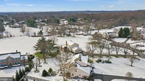 19840 Meredith Dr, Rockville MD 20855-2426 exterior