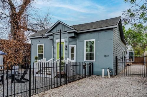 1307 Cesar Chavez St, Austin TX 78702-4403 exterior