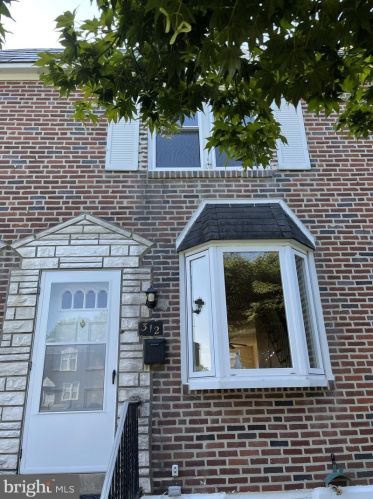 312 Pine St, Manor, PA 19036-1008