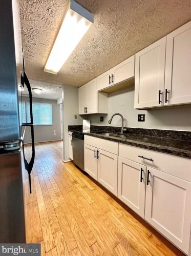 8313 Claremont Woods Dr, Alexandria VA  22309-1870 exterior