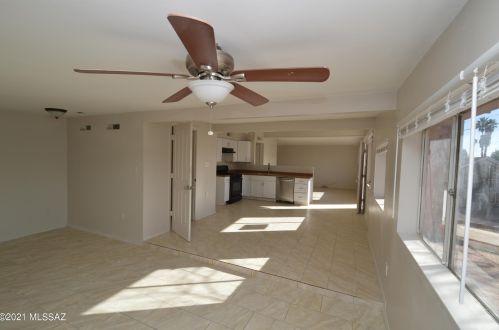 372 Corona Rd, Tucson AZ 85746-8809 exterior