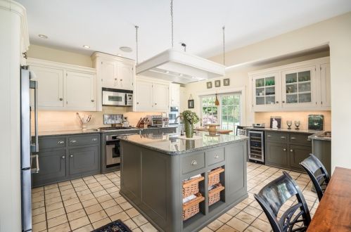 58 Eastern Pt Blvd, Gloucester MA 01930-4405 exterior