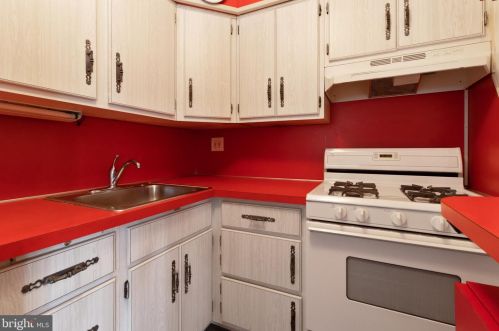 2841 10th St, Philadelphia PA  19148-5008 exterior