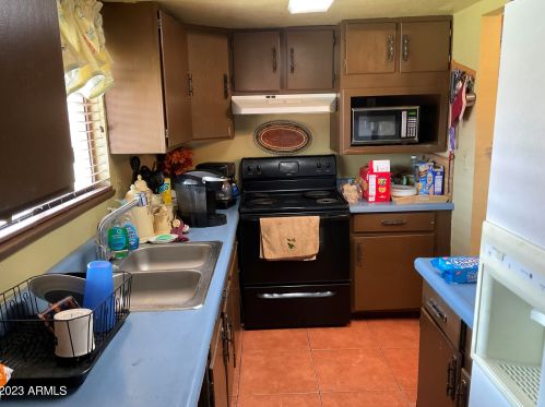 8609 16th St, Phoenix, AZ 85042-7910